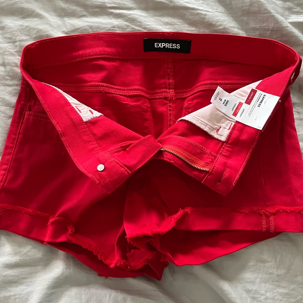 Express Mid Rise Shortie in Stretch+